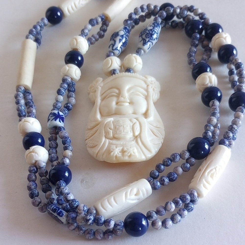 CHINESE VINTAGE NETSUKE GEISHA GIRL WITH GIFT LONGEVITY PROSPERITY NECKLACE 32" - Picture 3 of 7